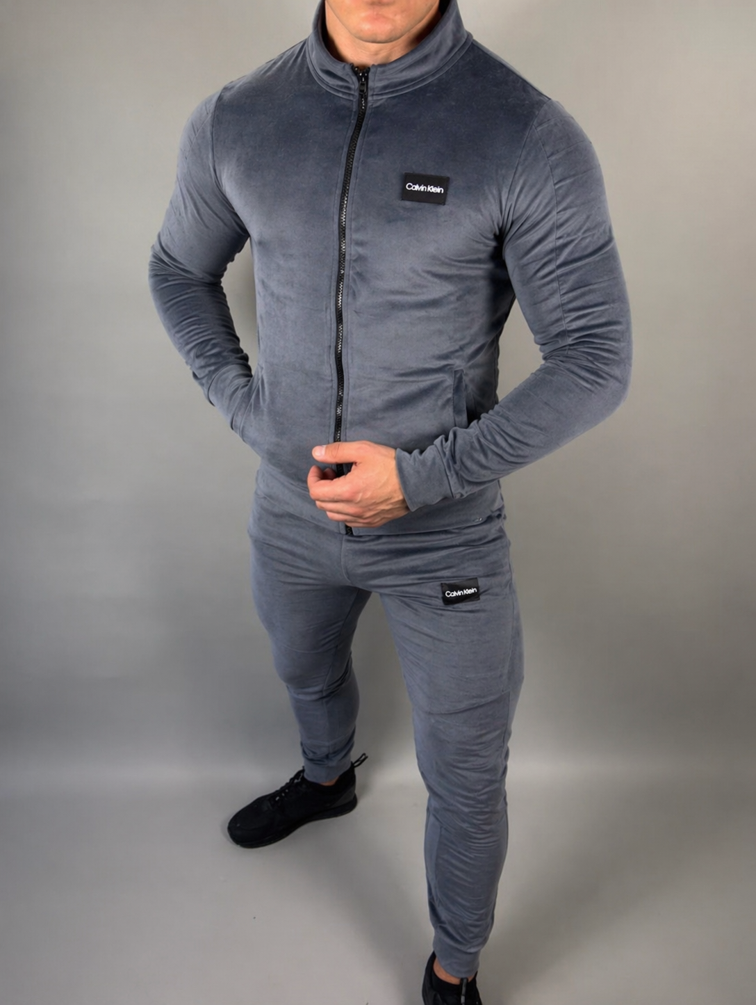 Calvin Klein veliūrinis kostiumas