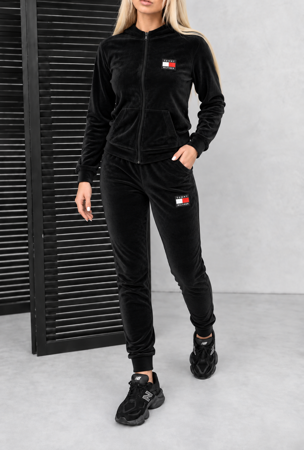 Tommy Hilfiger veliūrinis kostiumas
