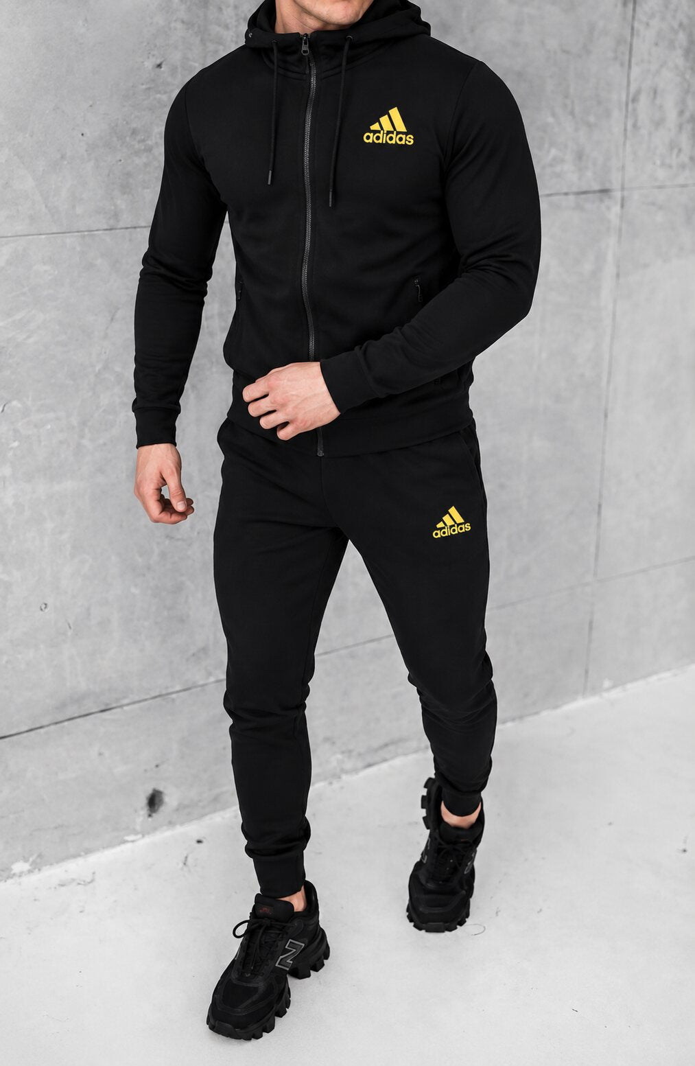 Adidas kostiumas